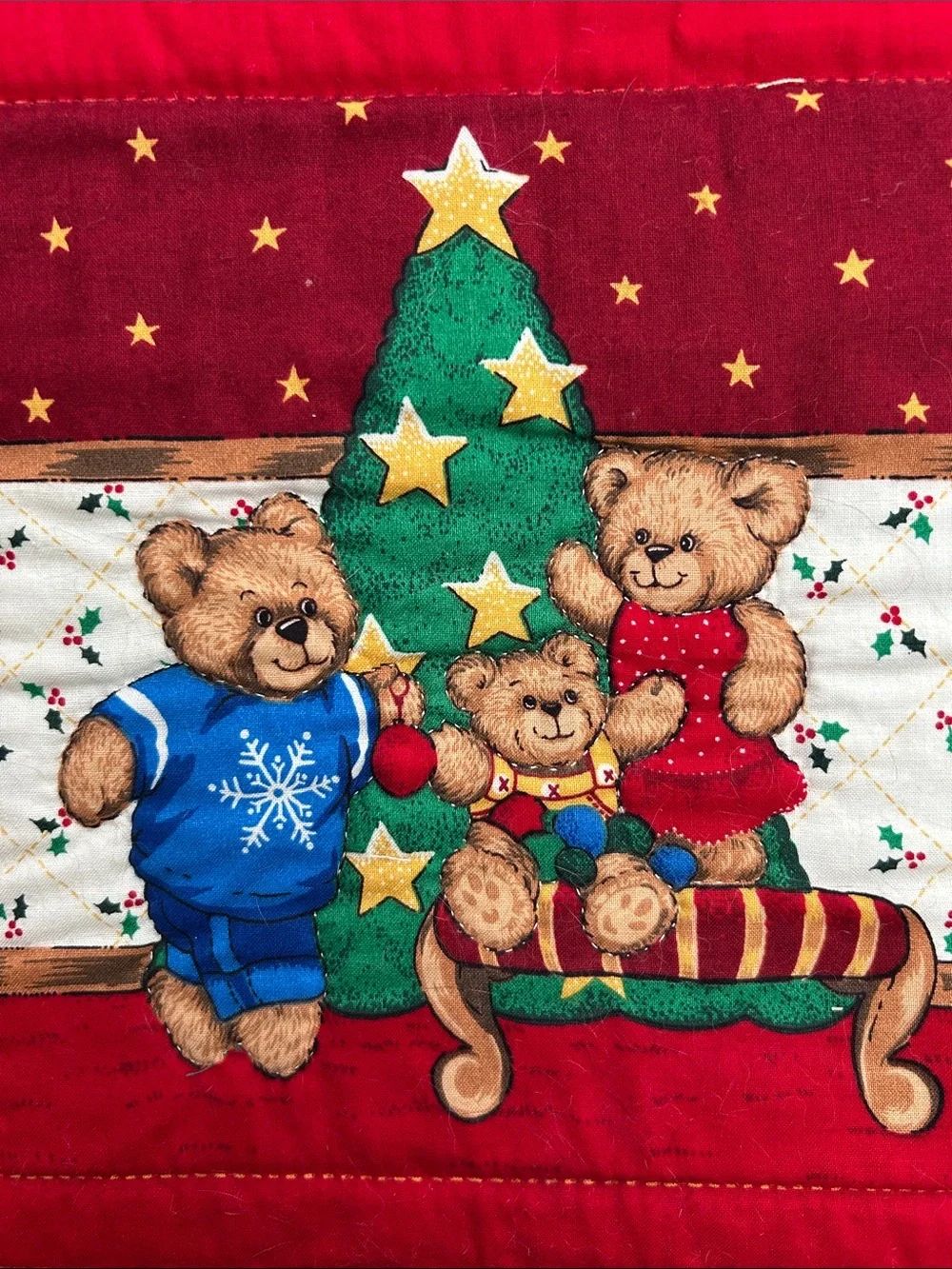 Holiday Teddy Bear Wall Hanging Quilt - Red & Green